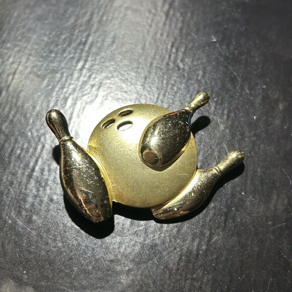 Vintage 1-7/8" Shiny Gold-plated Tone Frosted Finish Bowling Ball & Pins Brooch - Picture 1 of 4